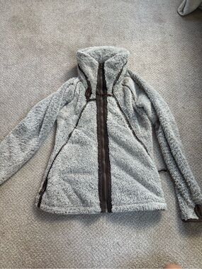Kuhl Light Gray Teddy Sherpa Jacket with Dark Trim